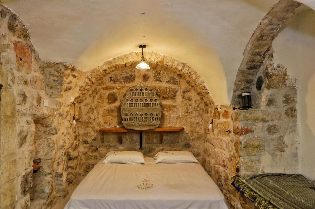 Sweet 'En Kerem View Bed and Breakfast Jeruzalem Buitenkant foto
