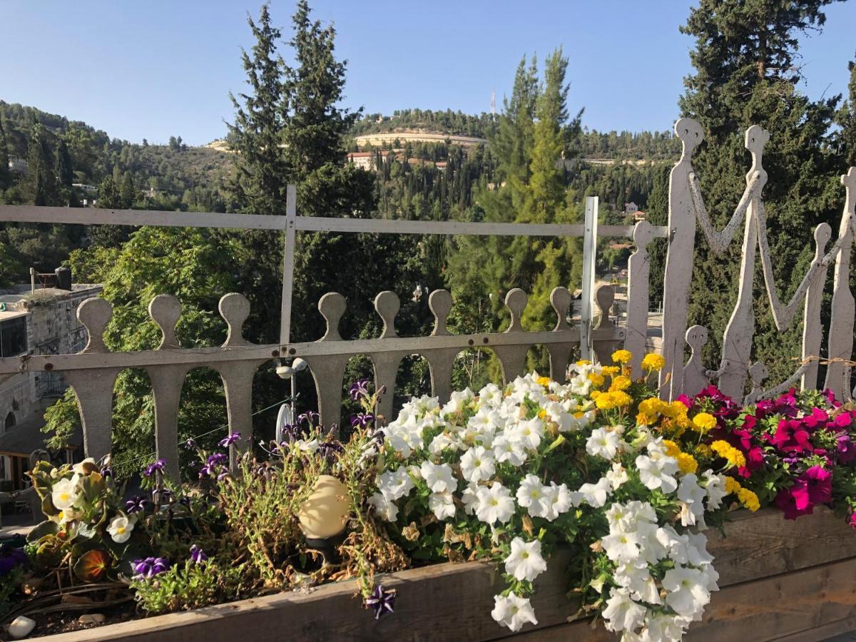 Sweet 'En Kerem View Bed and Breakfast Jeruzalem Buitenkant foto