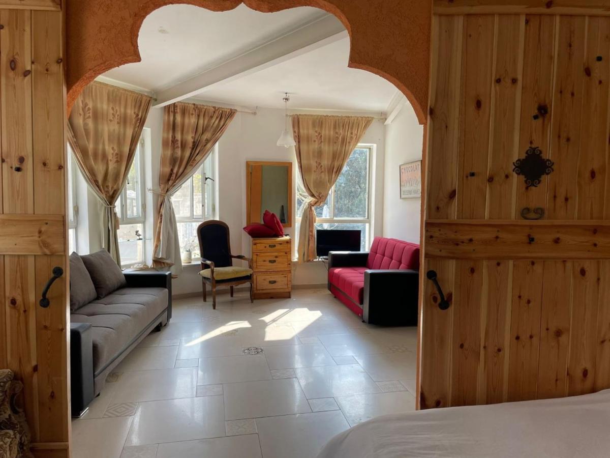 Sweet 'En Kerem View Bed and Breakfast Jeruzalem Buitenkant foto