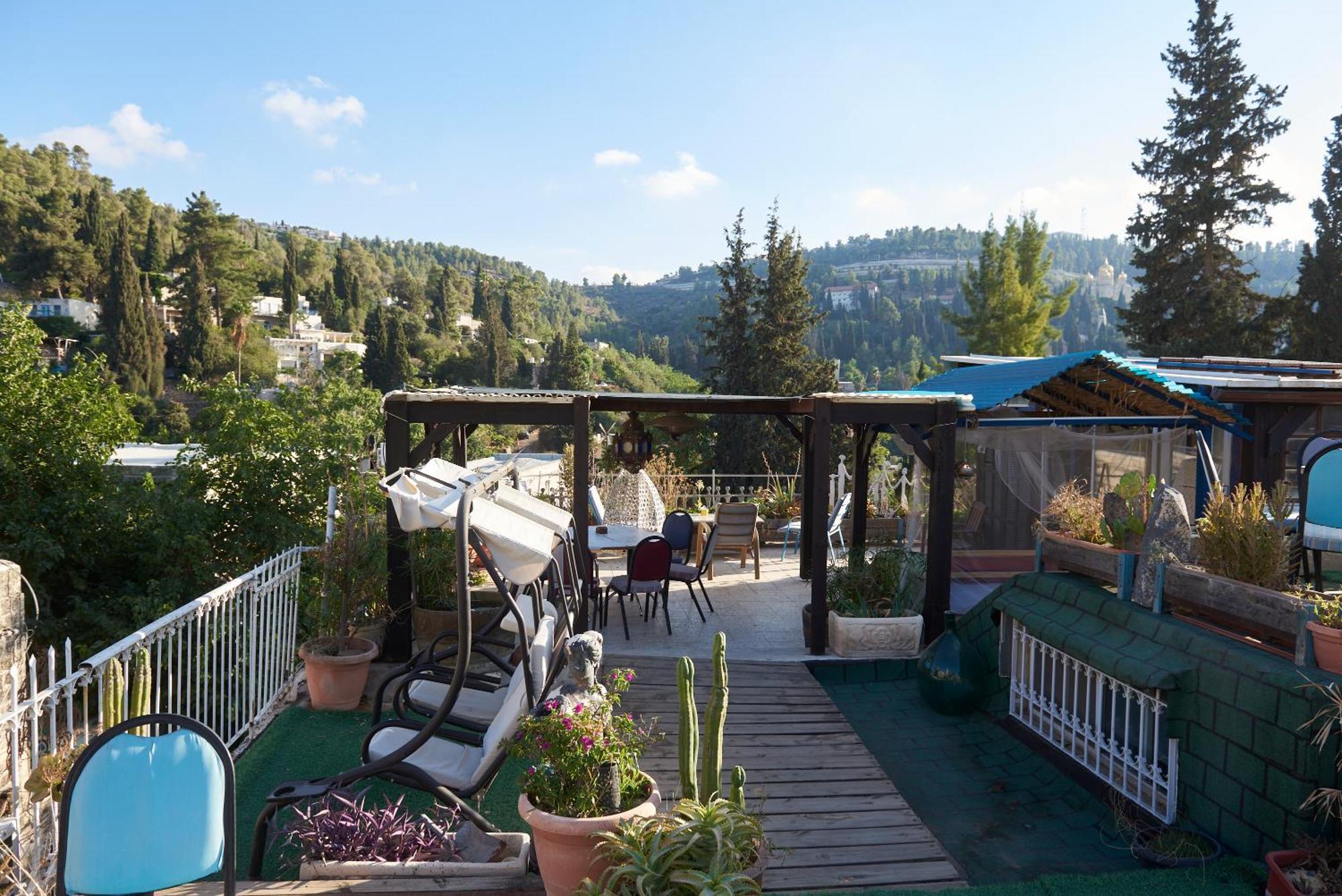Sweet 'En Kerem View Bed and Breakfast Jeruzalem Buitenkant foto