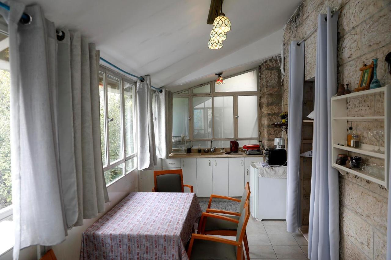 Sweet 'En Kerem View Bed and Breakfast Jeruzalem Buitenkant foto