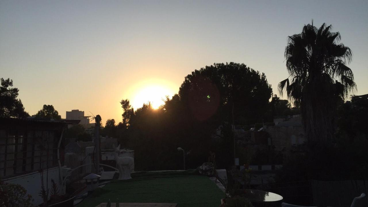 Sweet 'En Kerem View Bed and Breakfast Jeruzalem Buitenkant foto