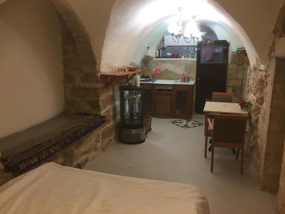 Sweet 'En Kerem View Bed and Breakfast Jeruzalem Buitenkant foto